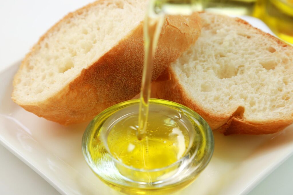 オリーブオイルとパン
