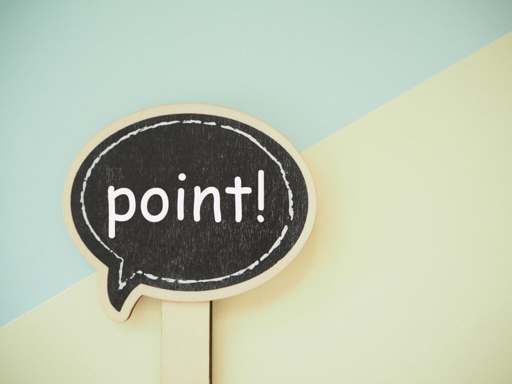 POINTと書かれた吹き出しのオブジェ